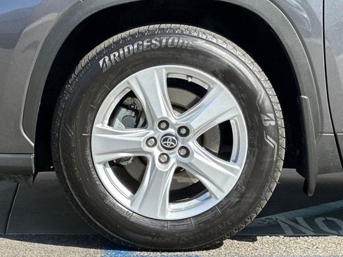 Used 2023 Toyota Highlander LE AWD/4WD image 27