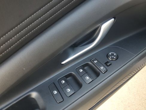 Used 2023 Hyundai Elantra SEL w/ Convenience Package FWD image 10
