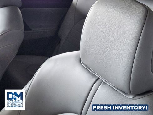 Used 2022 Toyota Highlander XLE image 22