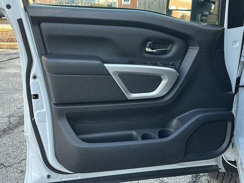 Certified 2024 Nissan Titan SV w/ SV Convenience Package image 15