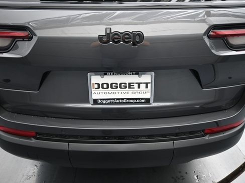 New 2025 Jeep Grand Cherokee L Altitude image 10