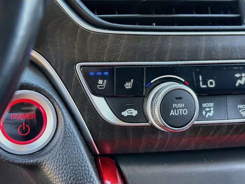 Used 2018 Honda Accord Touring image 24