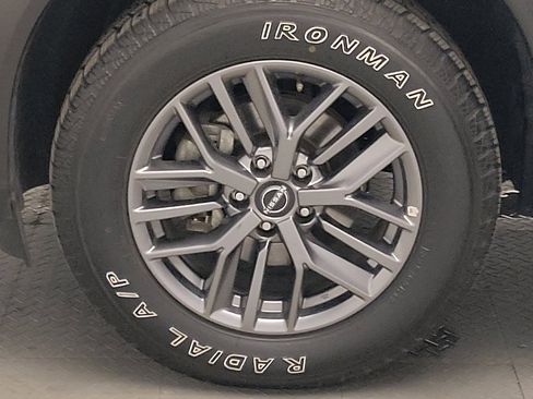 Used 2023 Nissan Rogue S image 31