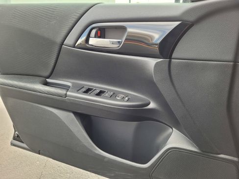 Used 2017 Honda Accord LX image 23