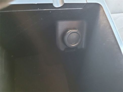 Certified 2022 Nissan Frontier SV image 26