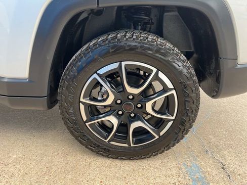 Used 2025 Jeep Compass Trailhawk image 6