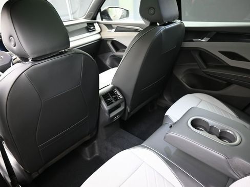 New 2026 Volkswagen Tiguan SE R-Line image 18