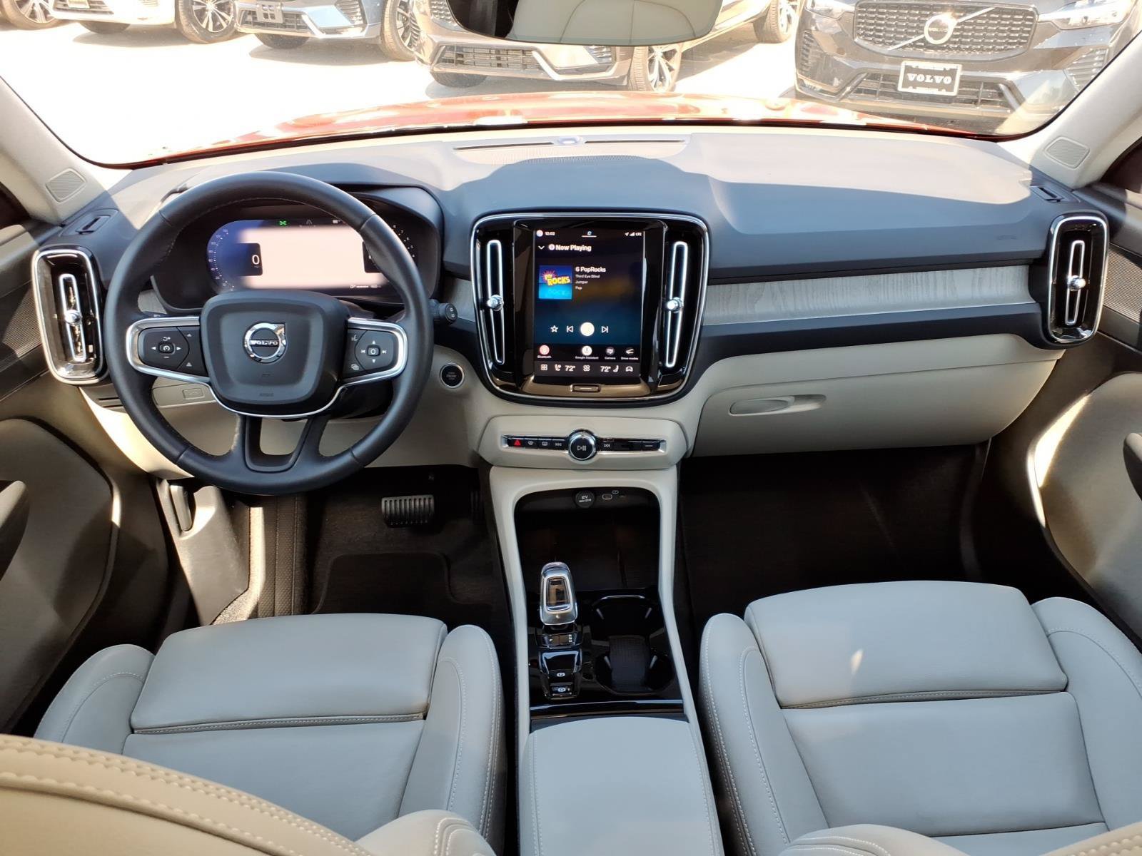 Certified 2025 Volvo XC40 B5 Plus AWD/4WD image 13