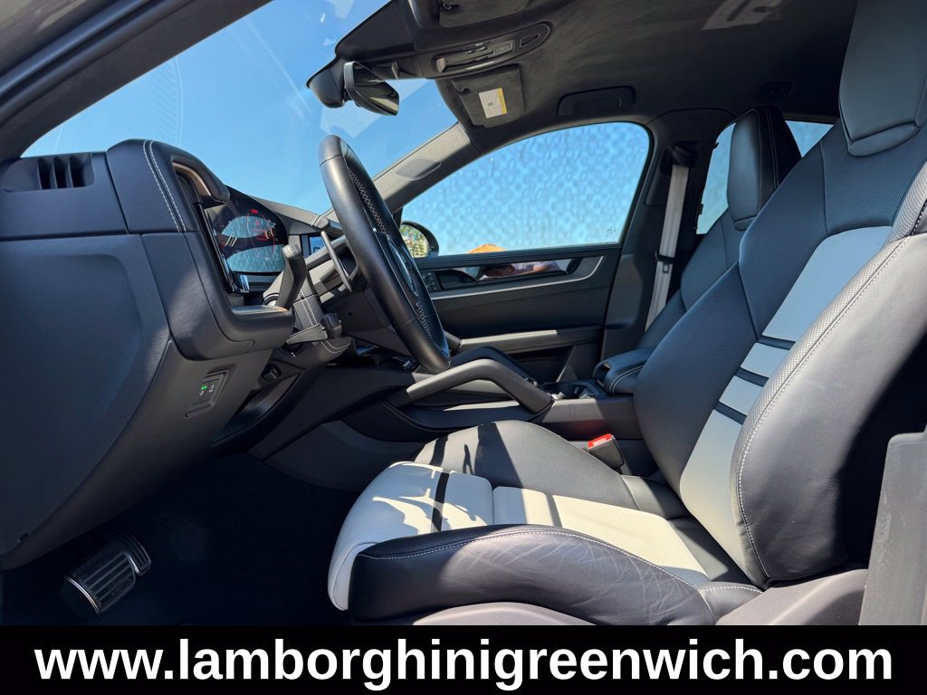 Used 2024 Porsche Cayenne Turbo GT AWD/4WD image 25