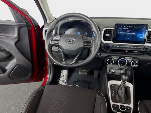 Certified 2025 Hyundai Venue Limited FWD image 23