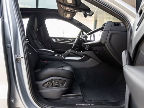 Certified 2025 Porsche Cayenne S image 46