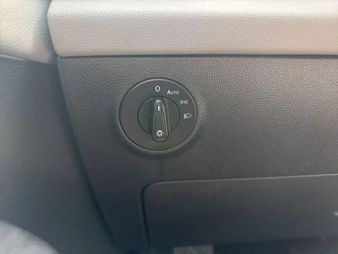 Used 2022 Volkswagen Taos SE image 30