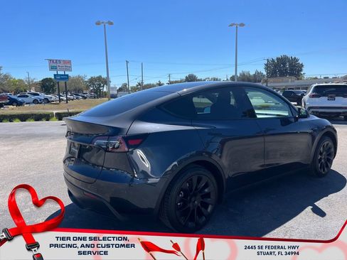 Used 2024 Tesla Model Y Long Range image 7