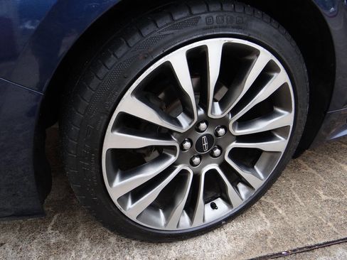 Used 2017 Lincoln Continental Reserve image 32