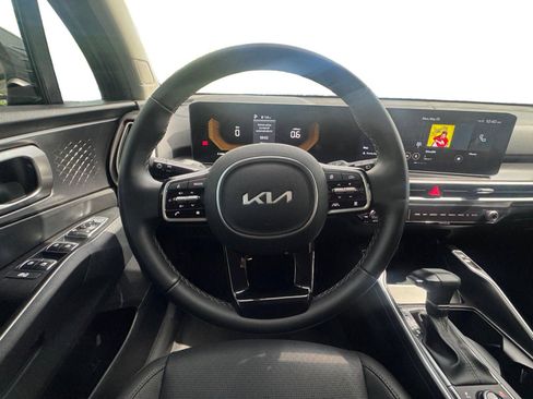 Used 2025 Kia Sorento S AWD/4WD image 13