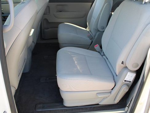 Used 2018 Kia Sedona L image 9