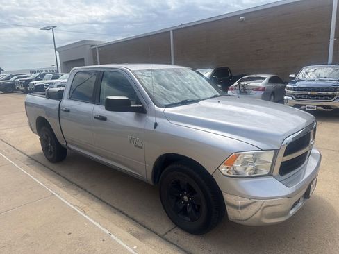 Used 2021 RAM 1500 Classic SLT AWD/4WD image 3