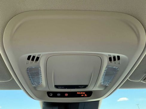 Used 2025 Buick Envision Preferred image 37