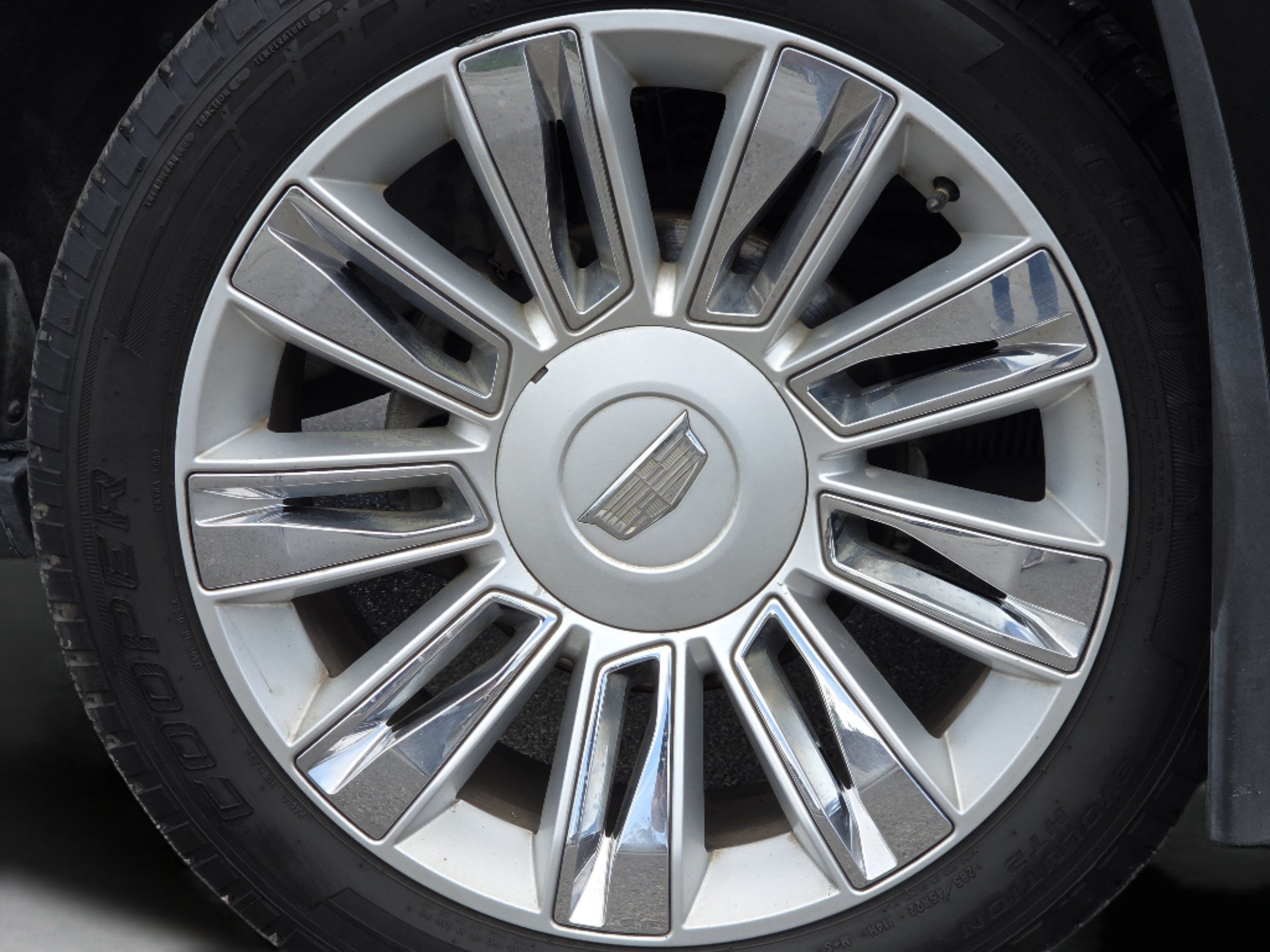Used 2017 Cadillac Escalade Platinum AWD/4WD image 25