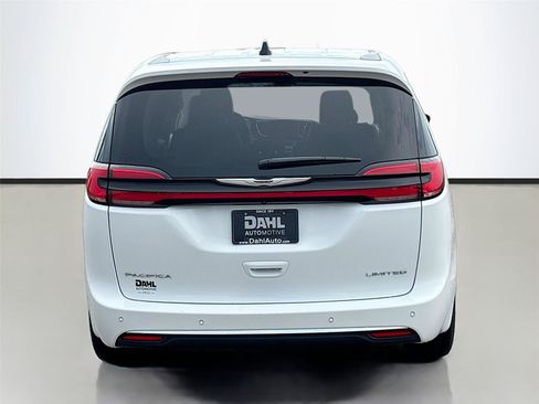 Certified 2024 Chrysler Pacifica Limited FWD image 12