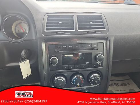 Used 2009 Dodge Challenger R/T RWD image 10