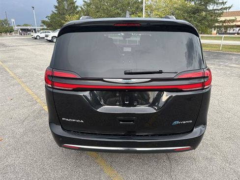 Used 2021 Chrysler Pacifica Touring-L image 28