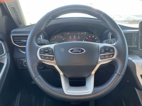 Used 2022 Ford Explorer XLT w/ Equipment Group 202A image 18