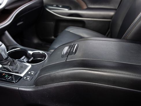 Used 2017 Toyota Highlander XLE image 15