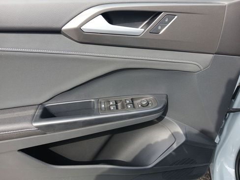 New 2026 Volkswagen Taos SE image 11