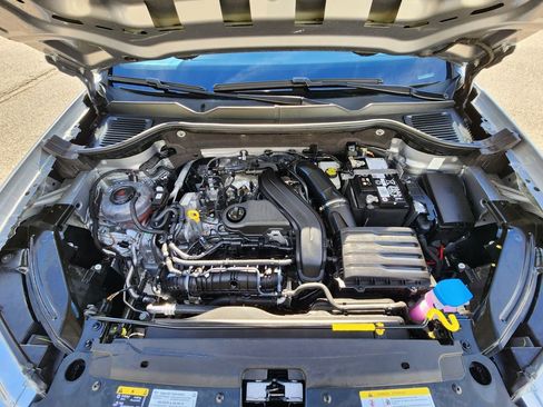 Certified 2024 Volkswagen Taos SE image 15