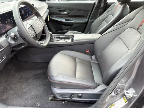 Used 2026 Nissan Sentra SR w/ SR Premium Package FWD image 29