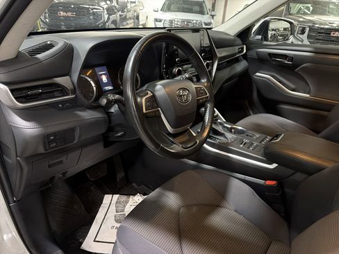 Used 2022 Toyota Highlander LE image 17