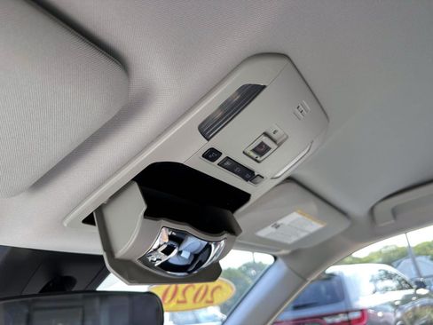 Used 2020 Toyota Highlander L AWD/4WD image 28