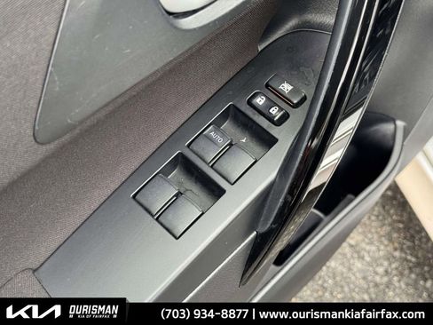 Used 2018 Toyota Corolla iM image 11