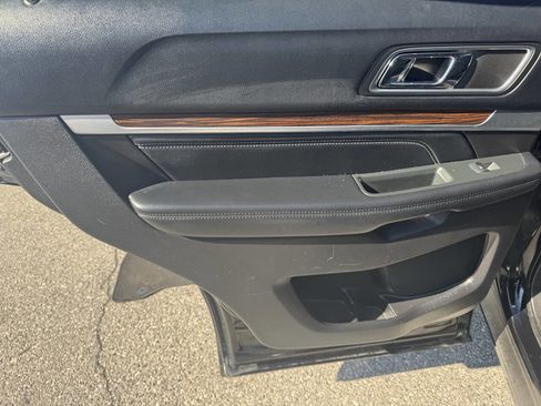 Used 2016 Ford Explorer Limited image 27
