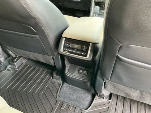 Used 2022 Subaru Ascent Limited w/ Technology Package AWD/4WD image 24