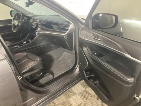 Used 2022 Jeep Grand Cherokee L Limited w/ Luxury Tech Group II image 17