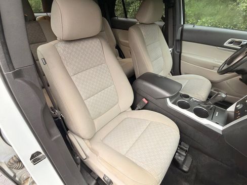 Used 2014 Ford Explorer XLT w/ Equipment Group 201A FWD image 24