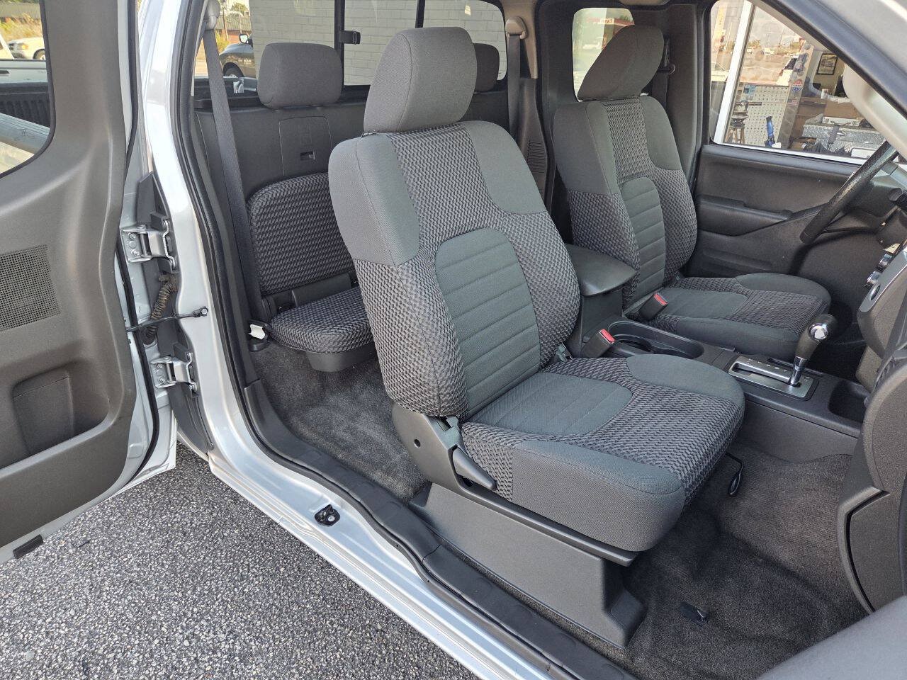 Used 2016 Nissan Frontier SV RWD image 11
