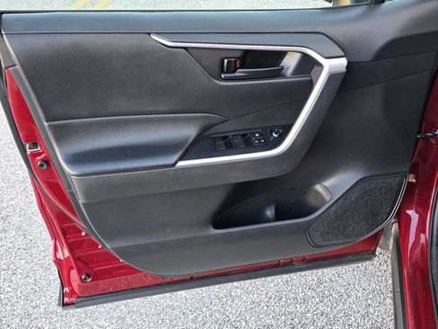 Used 2021 Toyota RAV4 LE image 27