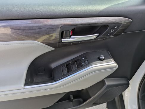 Certified 2021 Toyota Highlander Platinum image 13