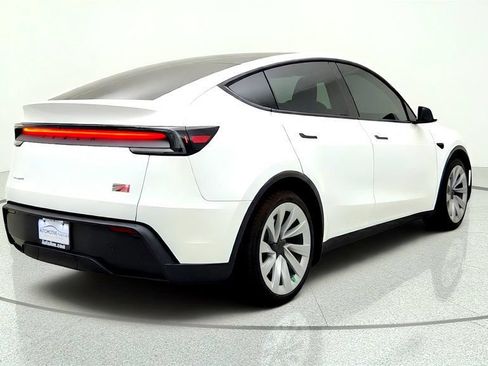 Used 2026 Tesla Model Y AWD image 5