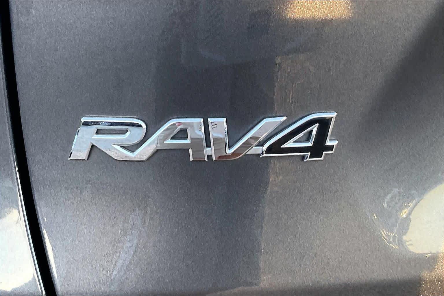 Used 2025 Toyota RAV4 XLE FWD image 30