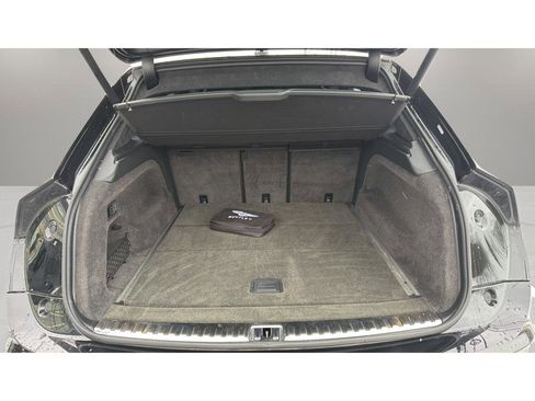 Used 2021 Bentley Bentayga image 29