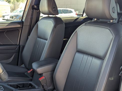 Used 2022 Volkswagen Tiguan SE R-Line image 14