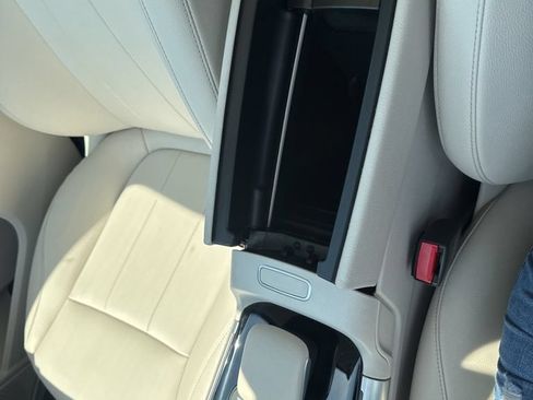 Used 2022 Mercedes-Benz GLB 250 4MATIC w/ Premium Package Lite image 29