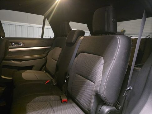 Used 2018 Ford Explorer XLT AWD/4WD image 20