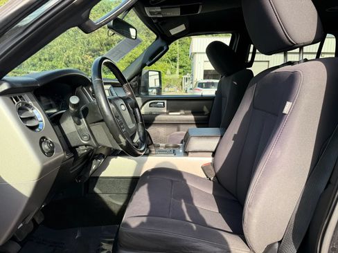 Used 2015 Ford Expedition XLT AWD/4WD image 2