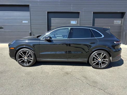 Used 2025 Porsche Cayenne image 2