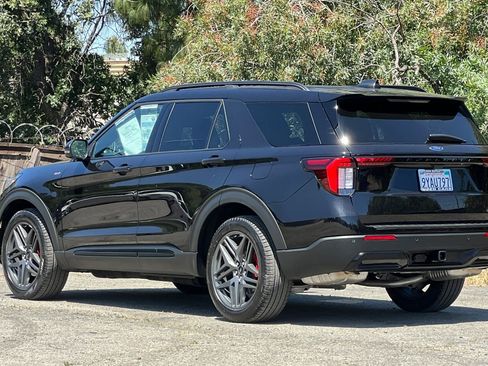 Used 2026 Ford Explorer ST-Line w/ ST-Line Street Pack AWD/4WD image 6